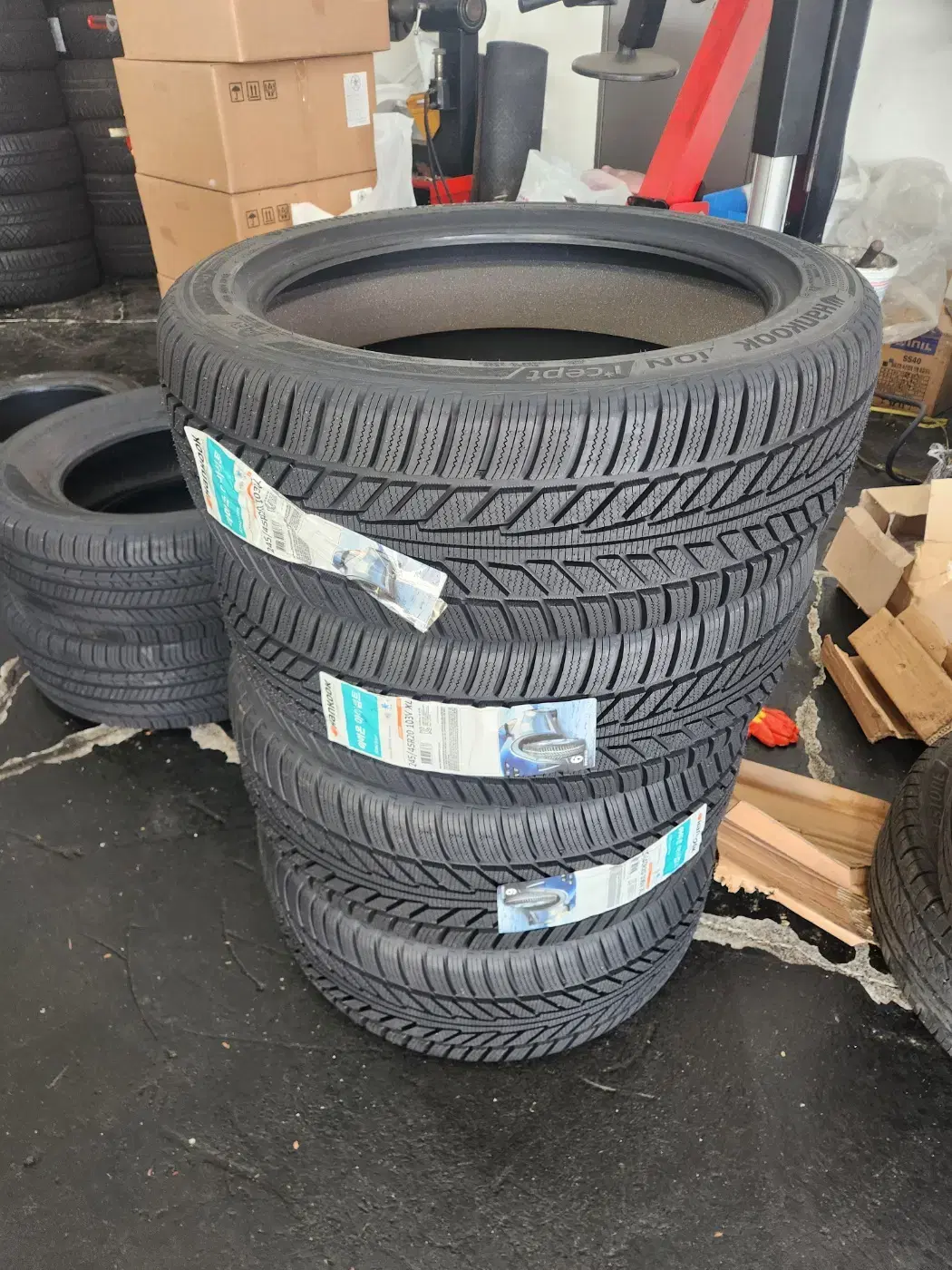 윈터 타이어 아이온 아이셉트 새제품  245/45R20 275/40R20